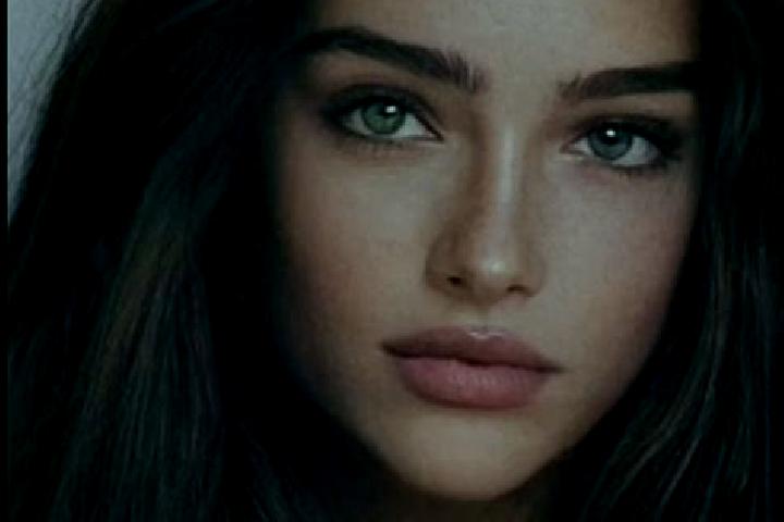 Sophia, 23, a chestnut grey-eyed caucasian companion based in Banandje. Offering GFE, Dinner Date, Duos. Available for incall and outcall, overnight bookings...