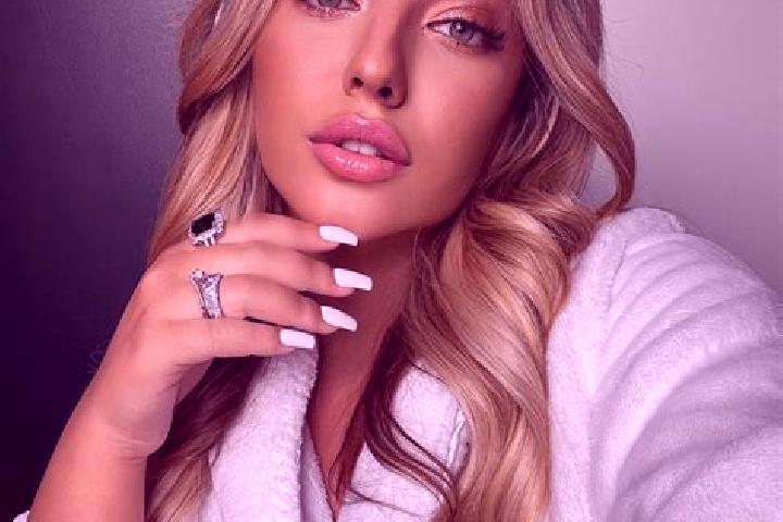 Sophia, 23 — Escort in Bisset, Canada