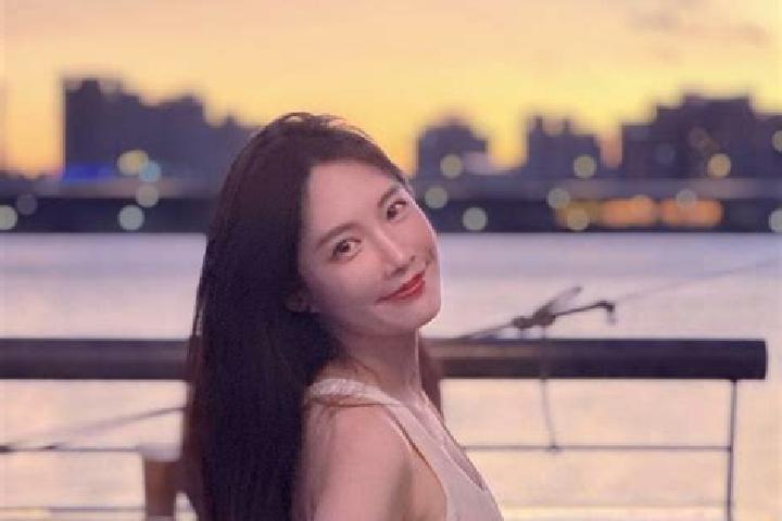 Sophia, 23 — Escort in Quedian, China