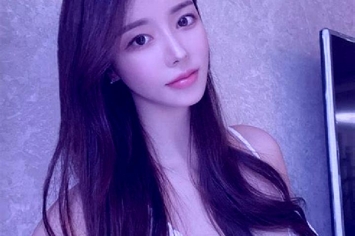 Sophia, 23 — Escort in Xiamujiao, China
