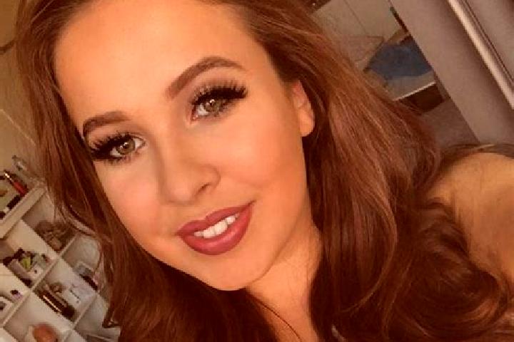 Sophia, 24, a auburn amber-eyed mediterranean companion based in Santana do Deserto. Offering Striptease, Dinner Date, Travel Companion. Available for incall...