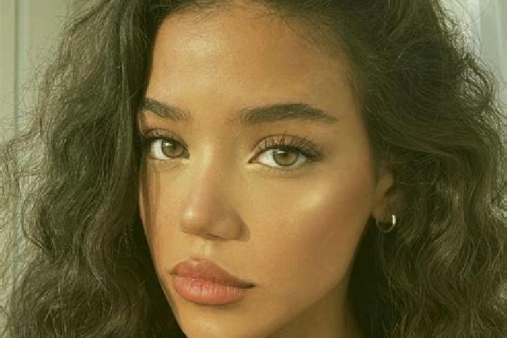 Sophia, 24, a black brown-eyed european companion based in Qasr Khiyar. Offering OWO, Couples. Available for incall and outcall, overnight bookings available.