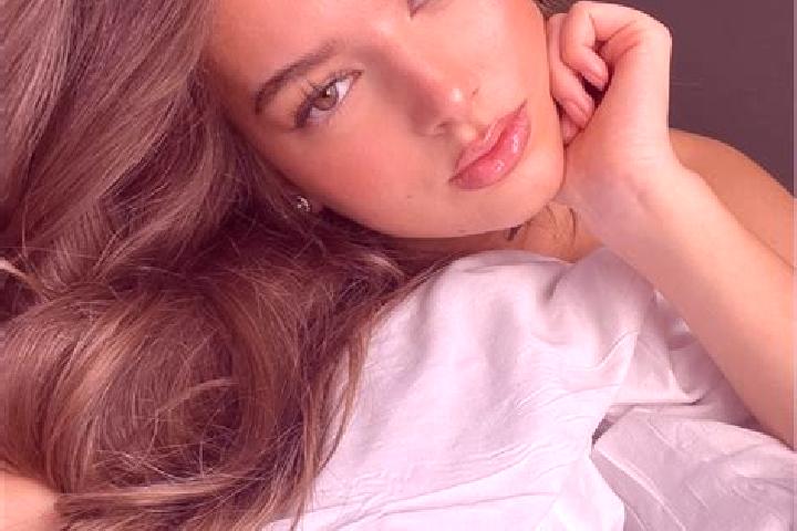 Sophia, 24, a chestnut brown-eyed latina companion based in Barasti. Offering Duos, Massage, Party Girl, Dinner Date. Available for incall and outcall, overn...