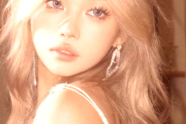 Sophia, 24, a platinum blonde hazel-eyed asian companion based in Zimbor. Offering 69, BDSM, A-Level. Available for incall and outcall, day and evening dates.