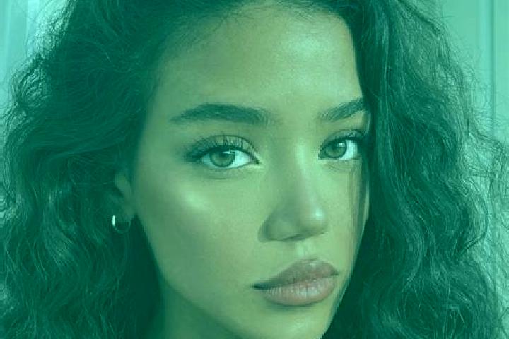 Sophia, 25, a black brown-eyed european companion based in Vertus. Offering Overnight, GFE. Available for incall and outcall, day and evening dates.