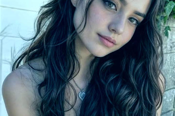 Sophia, 25, a black hazel-eyed mixed companion based in Chichester. Offering Deep French Kissing, Dinner Date, Erotic Massage, Couples. Available for incall ...