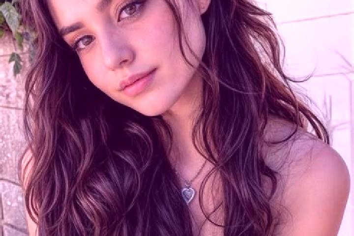 Sophia, 25, a chestnut hazel-eyed caucasian companion based in Boanio. Offering Massage, Travel Companion, 69. Available for incall and outcall, day and even...