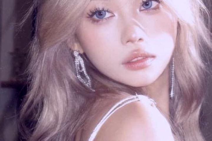 Sophia, 25, a platinum blonde brown-eyed asian companion based in Cartaxo. Offering OWO, Tantra, Duos, A-Level. Available for incall and outcall, overnight b...
