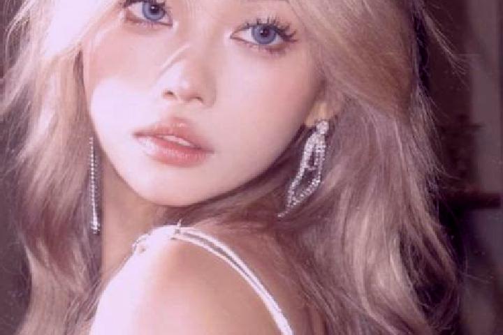Sophia, 25, a platinum blonde green-eyed asian companion based in Rasi Salai. Offering OWO, Party Girl, Dinner Date, Tantra. Available for incall and outcall...