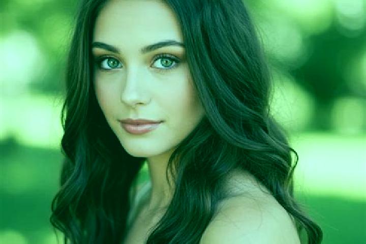 Sophia, 25, a red hazel-eyed latina companion based in Fitzherbert. Offering A-Level, 69, Party Girl. Available for incall and outcall, day and evening dates.