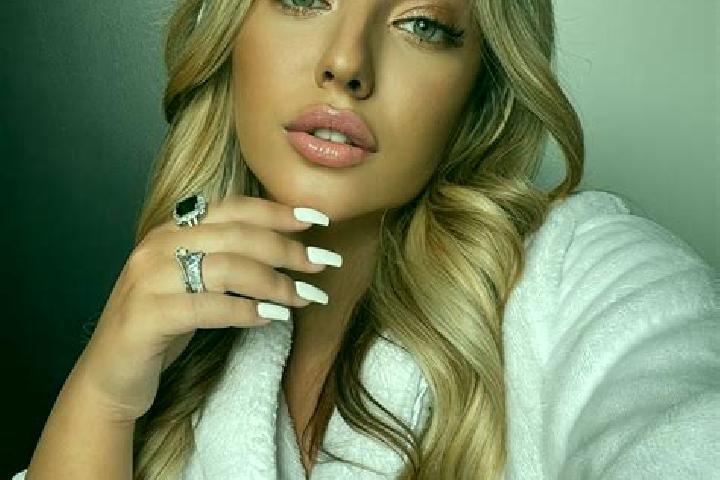 Sophia, 26, a blonde amber-eyed latina companion based in Pasirsongket Dua. Offering Prostate Massage, Couples. Available for incall and outcall, overnight b...
