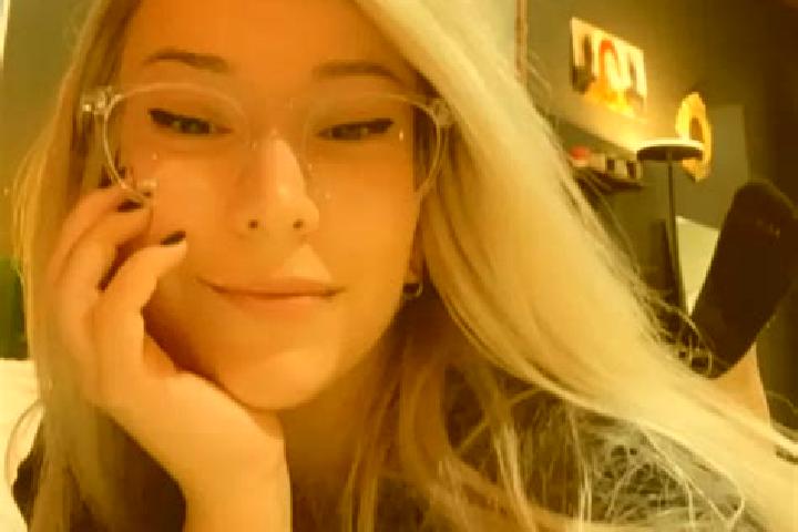 Sophia, 26, a blonde dark-eyed mixed companion based in Callas. Offering Duos, Roleplay, OWO. Available for incall and outcall, day and evening dates.