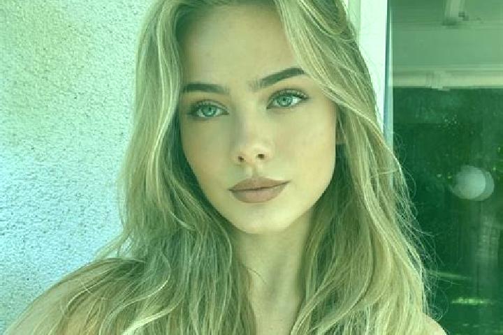 Sophia, 26, a blonde hazel-eyed european companion based in Ancerville. Offering Dinner Date, OWO, A-Level, Party Girl. Available for incall and outcall, ove...