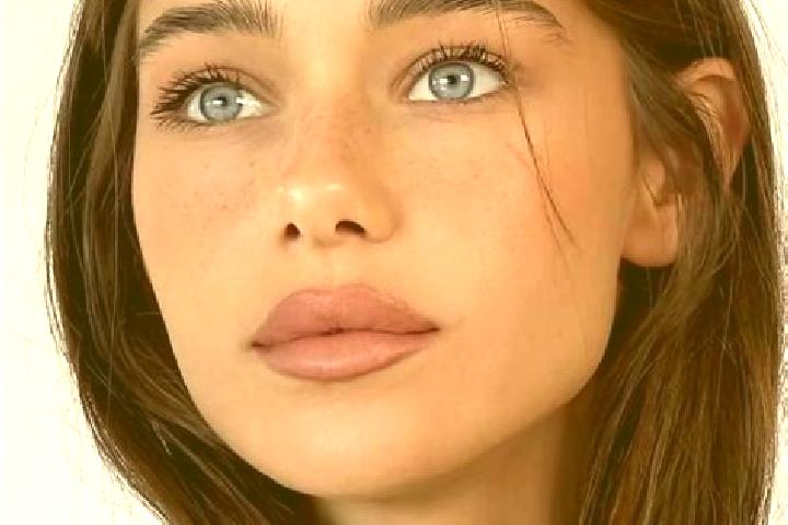Sophia, 26, a brunette brown-eyed middle eastern companion based in Badur. Offering Travel Companion, Dinner Date, Erotic Massage, Massage. Available for inc...
