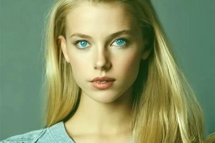 Sophia, 26, a dark blonde blue-eyed mediterranean companion based in Gobreh. Offering Travel Companion, Dinner Date. Available for incall and outcall, overni...