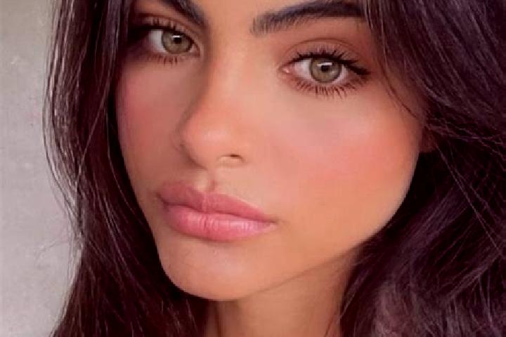 Sophia, 27, a auburn amber-eyed indian companion based in Novodmitriyevskaya. Offering Striptease, OWO, BDSM, Girlfriend Experience, Domination. Available fo...