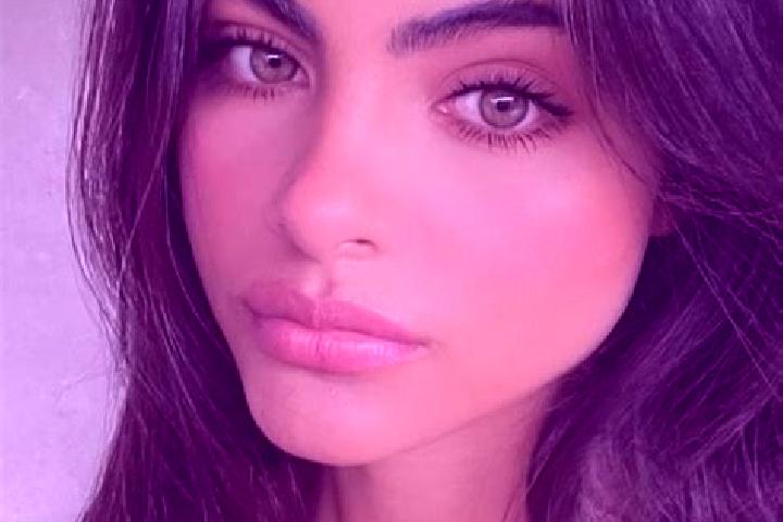 Sophia, 27, a black green-eyed indian companion based in Corbsori. Offering Party Girl, A-Level, Overnight, Erotic Massage, Duos. Available for incall and ou...