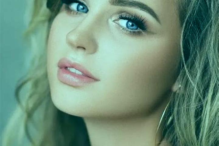 Sophia, 27, a dark blonde blue-eyed middle eastern companion based in Prezza. Offering Party Girl, Prostate Massage, Tantra. Available for incall and outcall...