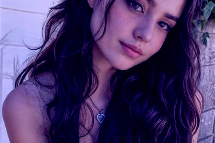 Sophia, 28, a auburn hazel-eyed middle eastern companion based in Pristen . Offering Massage, Fetish, Travel Companion, Girlfriend Experience. Available for ...
