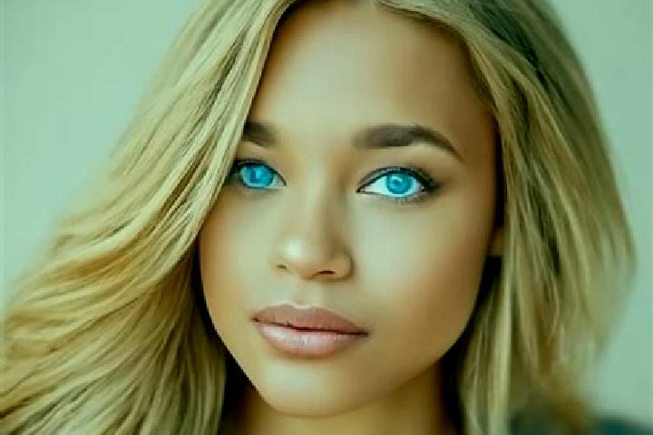 Sophia, 28, a blonde brown-eyed latina companion based in Za. Offering BDSM, Tantra, CIM, Prostate Massage, Massage. Available for incall and outcall, overni...