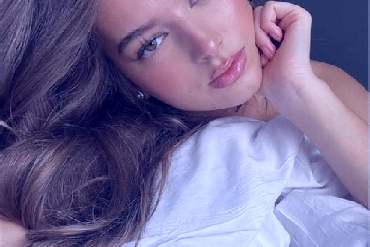Sophia, 28, a chestnut hazel-eyed caribbean companion based in Albisu. Offering Erotic Massage, Deep French Kissing, Striptease. Available for incall and out...