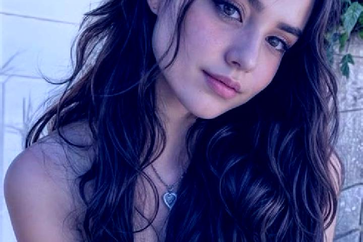 Sophia, 28, a chestnut hazel-eyed mediterranean companion based in Tapeguia. Offering CIM, 69, Massage, GFE, Prostate Massage. Available for incall and outca...