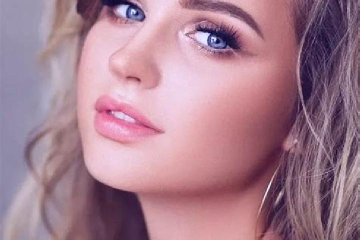 Sophia, 28, a dark blonde blue-eyed mediterranean companion based in Afiesl. Offering Erotic Massage, Prostate Massage, Striptease, A-Level, Travel Companion...