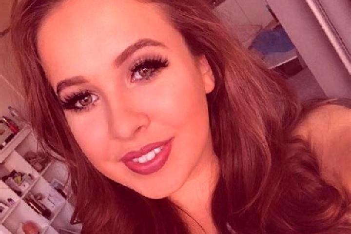 Sophia, 29, a brunette grey-eyed mixed companion based in Rouffach. Offering Erotic Massage, Overnight, Party Girl, Domination, Prostate Massage. Available f...