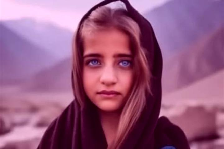 Sophia, 29, a dark blonde amber-eyed middle eastern companion based in General Scarisoreanu. Offering Roleplay, BDSM, Overnight, Duos, OWO. Available for inc...