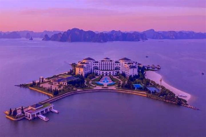 Sophia, 29 — Escort in Son La, Vietnam
