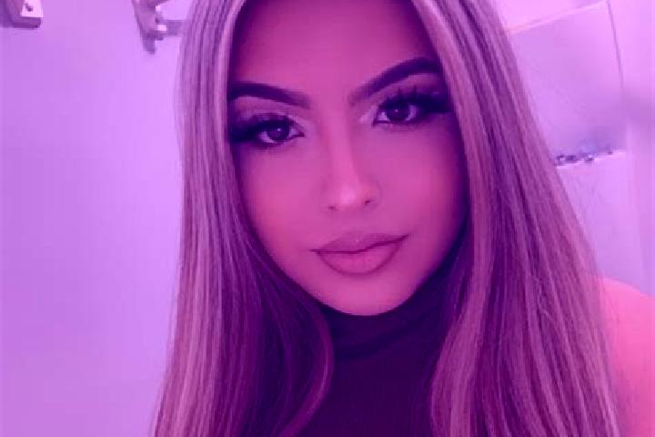 Sophia, 32, a blonde amber-eyed latina companion based in Satriano. Offering Fetish, Girlfriend Experience, Massage. Available for incall and outcall, day an...
