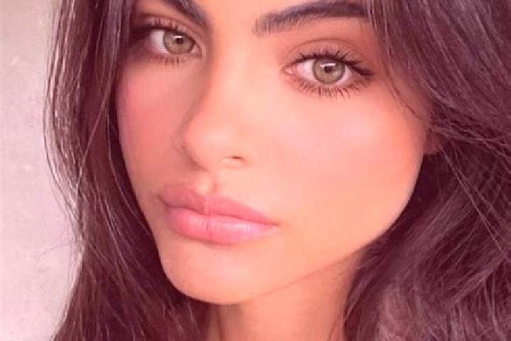 Sophia, 32, a brunette green-eyed european companion based in Montelepre. Offering Erotic Massage, Travel Companion, BDSM, Domination, Prostate Massage. Avai...