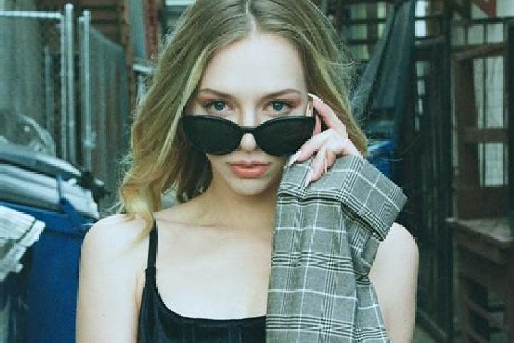 Sophia, 32 — Escort in Saint Cyrus, United Kingdom