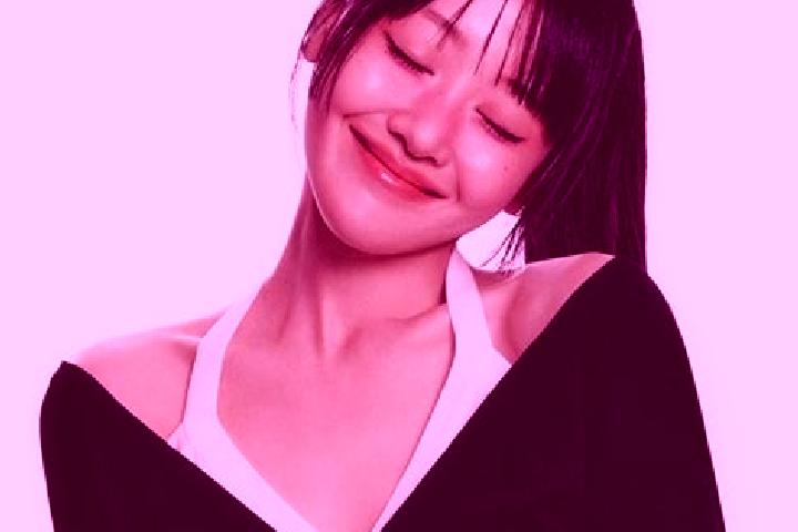 Sophia, 32 — Escort in Yves, France