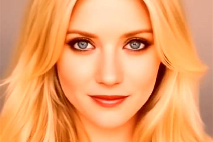 Sophia, 33, a blonde amber-eyed mixed companion based in Braggio. Offering OWO, BDSM, Couples, Overnight. Available for incall and outcall, day and evening d...