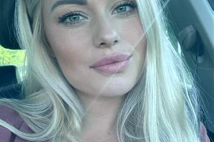 Sophia, 34, a blonde hazel-eyed mediterranean companion based in Shantipur. Offering Erotic Massage, Massage. Available for incall and outcall, day and eveni...