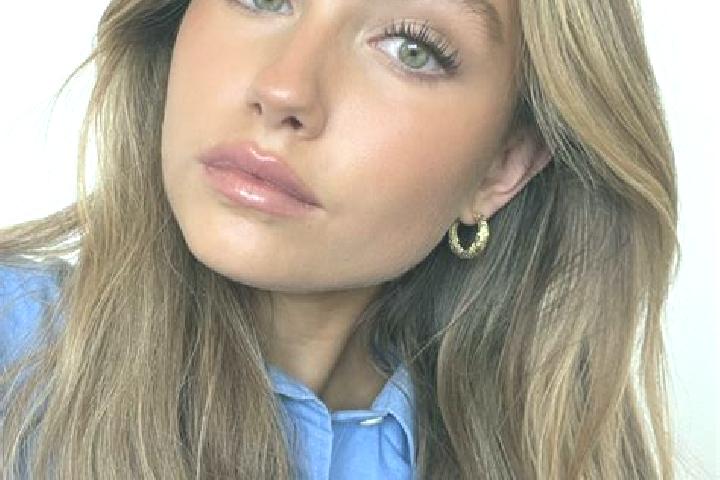 Sophia, 34, a dark blonde green-eyed mediterranean companion based in Tsagkarada. Offering Prostate Massage, Couples, Deep French Kissing, Duos. Available fo...