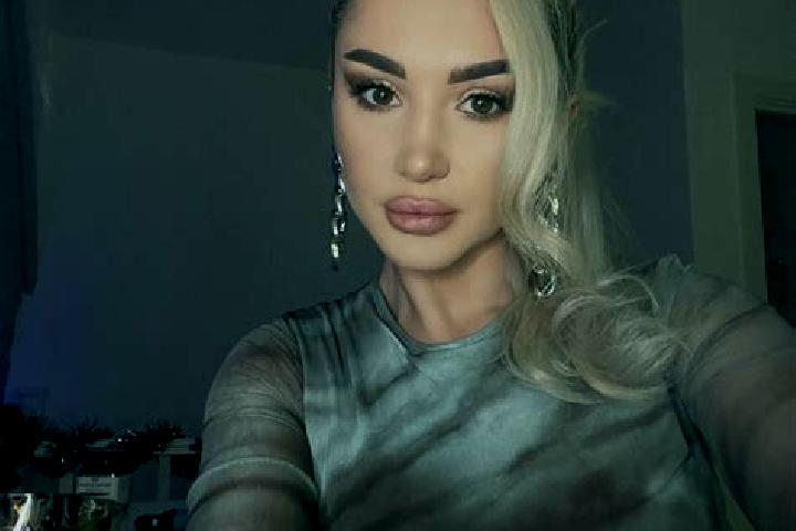 Sophia, 35, a auburn amber-eyed middle eastern companion based in Hill. Offering Dinner Date, Travel Companion, GFE, OWO. Available for incall and outcall, d...