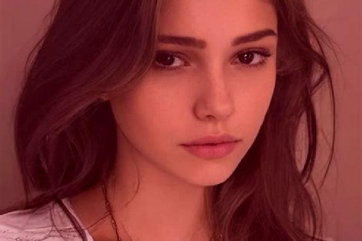 Sophia, 35, a chestnut grey-eyed slavic companion based in Lucoli. Offering Dinner Date, Travel Companion, Striptease. Available for incall and outcall, day ...