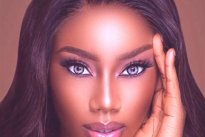 Sophia, 36, a auburn blue-eyed ebony companion based in Ploezal. Offering A-Level, OWO, Roleplay, Dinner Date. Available for incall and outcall, overnight bo...