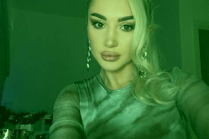 Sophia, 37, a auburn blue-eyed caribbean companion based in Kosan. Offering OWO, BDSM, Tantra, Travel Companion. Available for incall and outcall, day and ev...