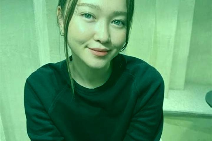 Sophia, 38, a red blue-eyed asian companion based in Rheinsberg. Offering CIM, Erotic Massage, Party Girl, Duos. Available for incall and outcall, day and ev...