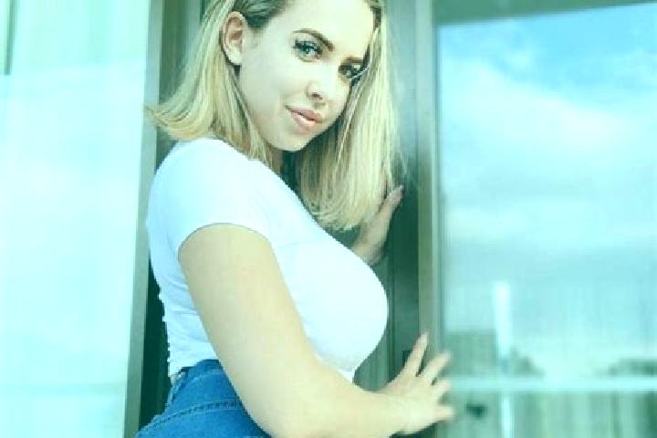 Sophia, 39, a blonde amber-eyed latina companion based in Ocna de Jos. Offering Massage, Overnight, Striptease, Dinner Date. Available for incall and outcall...