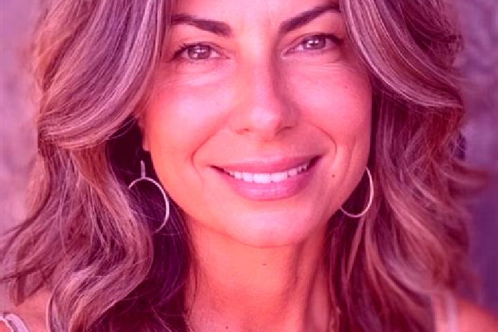 Sophia, 39, a brunette grey-eyed latina companion based in Buimaceni. Offering Couples, Tantra, A-Level. Available for incall and outcall, day and evening da...