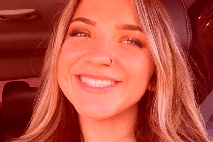 Stella, 20 — Escort in Shafter, United States