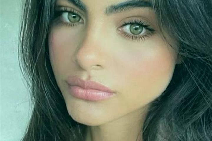 Stella, 21, a chestnut dark-eyed indian companion based in Silleda. Offering Tantra, Girlfriend Experience. Available for incall and outcall, day and evening...