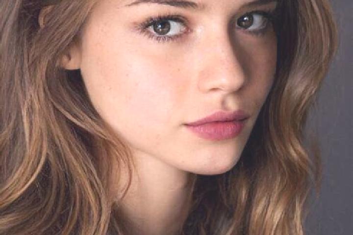 Stella, 21, a chestnut hazel-eyed mixed companion based in Joviania. Offering Roleplay, A-Level, Girlfriend Experience, GFE. Available for incall and outcall...