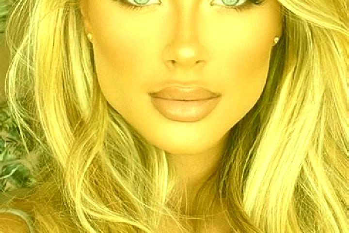 Stella, 22, a blonde hazel-eyed latina companion based in Zvoristea. Offering Couples, 69, Fetish. Available for incall and outcall, day and evening dates.