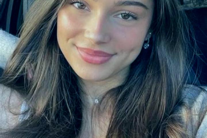 Stella, 22, a brunette hazel-eyed slavic companion based in Giubiasco. Offering Travel Companion, OWO, Overnight, A-Level. Available for incall and outcall, ...