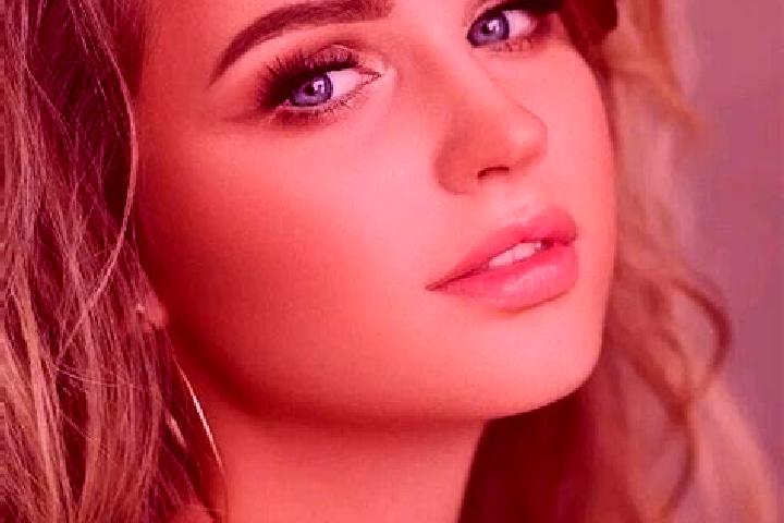Stella, 22, a dark blonde blue-eyed caucasian companion based in Prydnipryanske. Offering Party Girl, Deep French Kissing, Massage, A-Level, Striptease. Avai...
